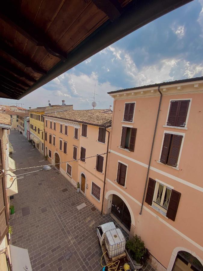 Апартаменты Antico Borgo Дезенцано-дель-Гарда Экстерьер фото